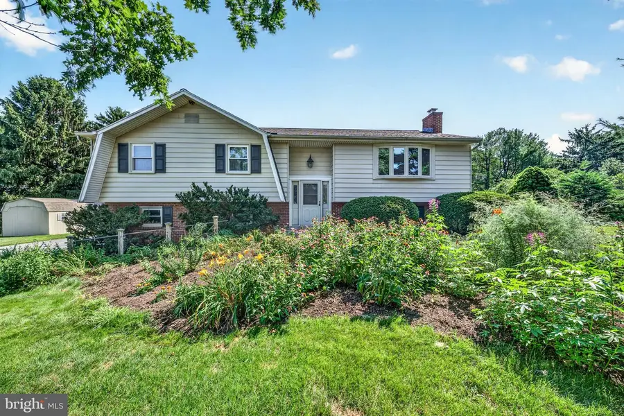1277 S Colebrook Rd, Manheim, PA 17545 - #2
