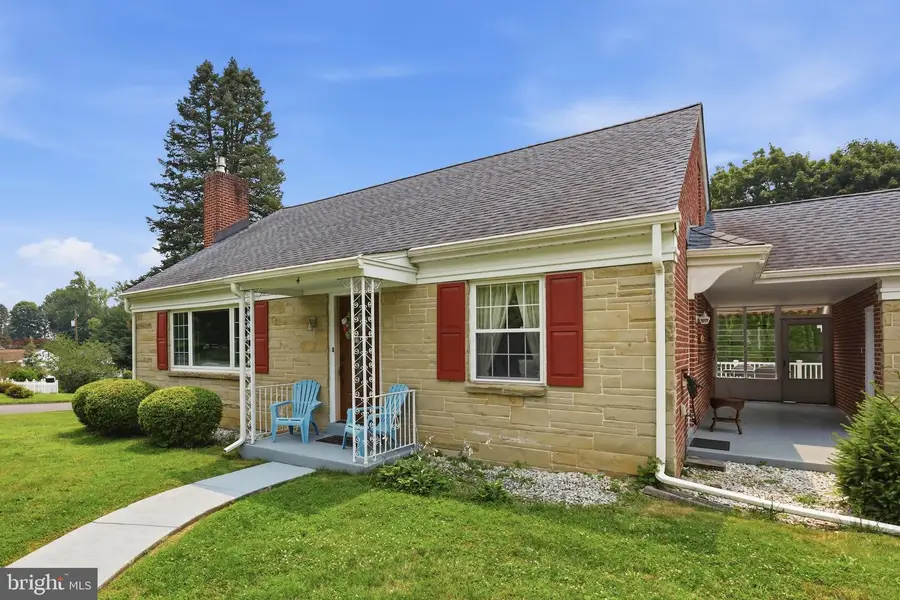 4 Edgehill Dr, Lancaster, PA 17603 - #3