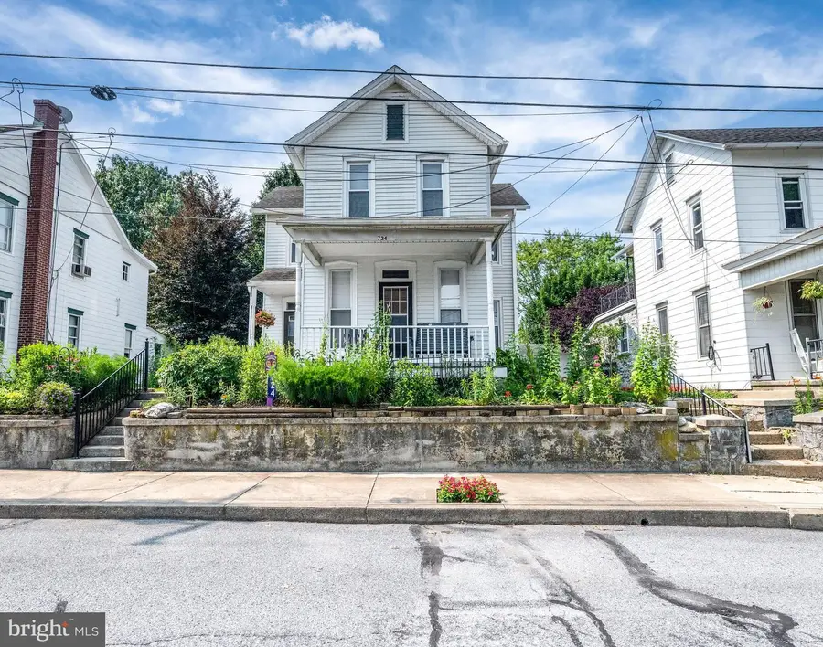 724 Fulton St, Akron, PA 17501 - #3