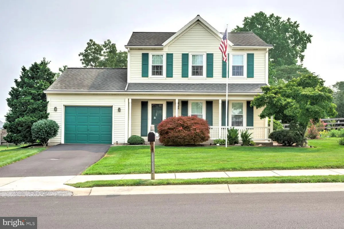 205 Walnut Ln, New Holland, PA 17557 - #1