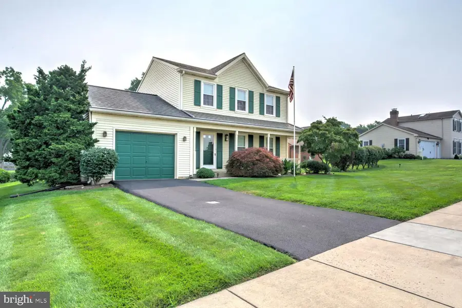 205 Walnut Ln, New Holland, PA 17557 - #2