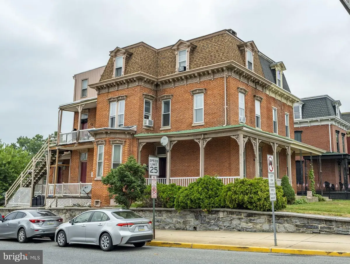 301 Chestnut St, Columbia, PA 17512 - #1