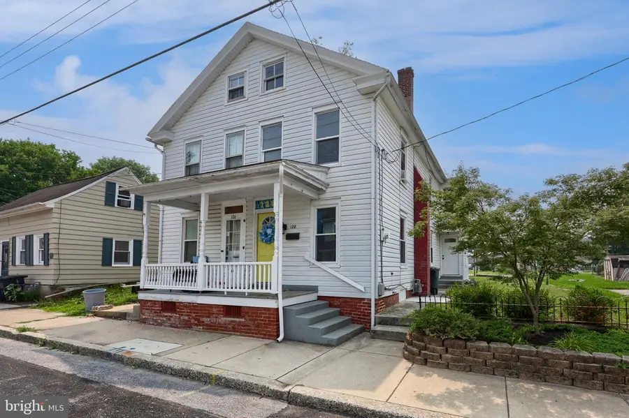 128 N Charlotte St, Manheim, PA 17545 - #2