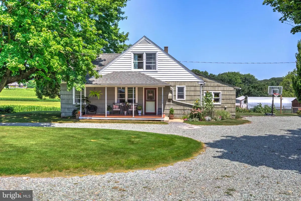 997 Smyrna Rd, Kinzers, PA 17535 - #1