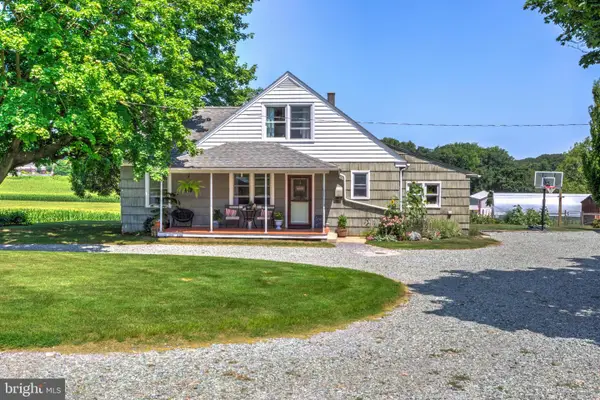 997 Smyrna Rd, KINZERS, PA 17535