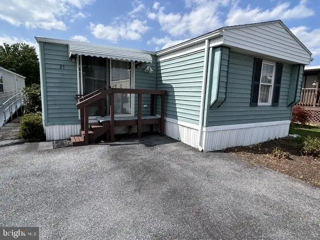 21 S Green Acres Cir, Akron, PA 17501 - #1