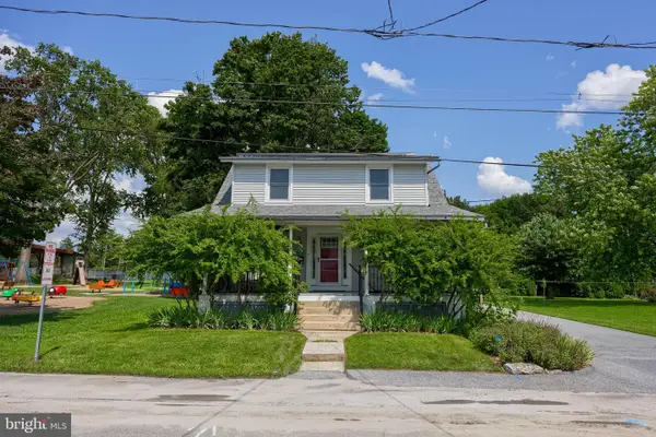 6045 Pine St, EAST PETERSBURG, PA 17520