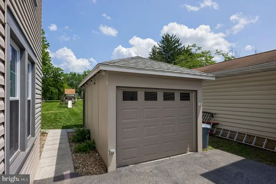 137 N Charlotte St, Manheim, PA 17545 - #3