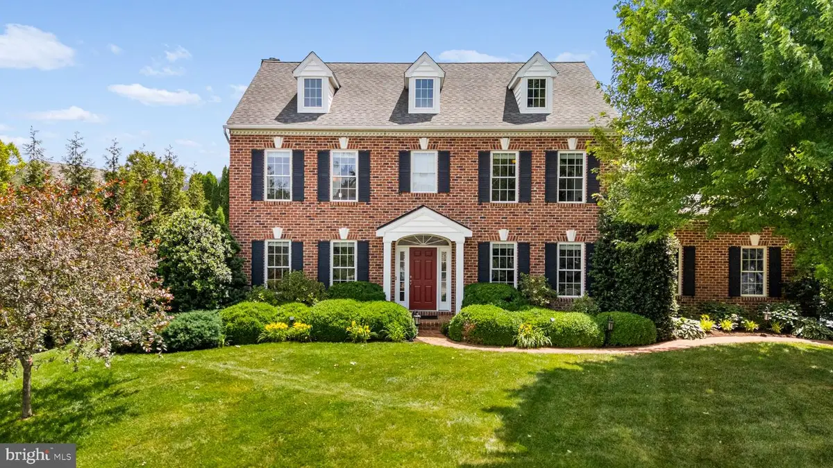 3015 Weaver Rd, Lititz, PA 17543 - #1