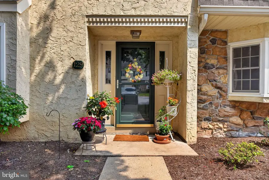129 Oak Knoll Cir, Millersville, PA 17551 - #3