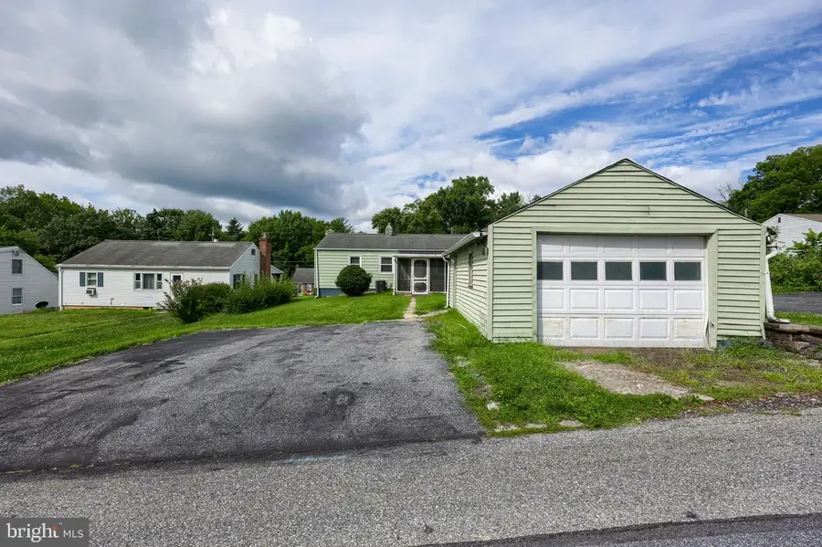 229 N Maple St, Elizabethtown, PA 17022 - #3