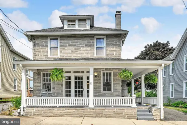 33 S 11th St, AKRON, PA 17501
