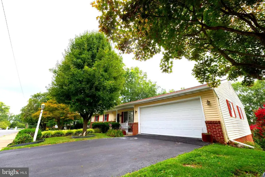 110 Hemlock Rd, Ephrata, PA 17522 - #3