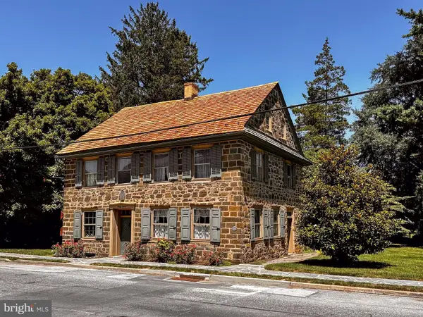 27 E Main St, STRASBURG, PA 17579