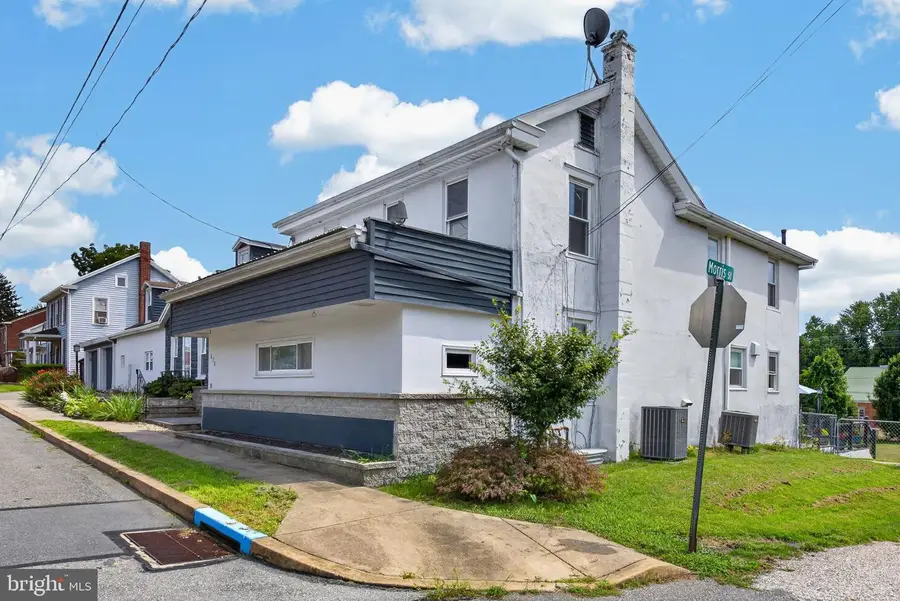 676 W Market St, Marietta, PA 17547 - #2