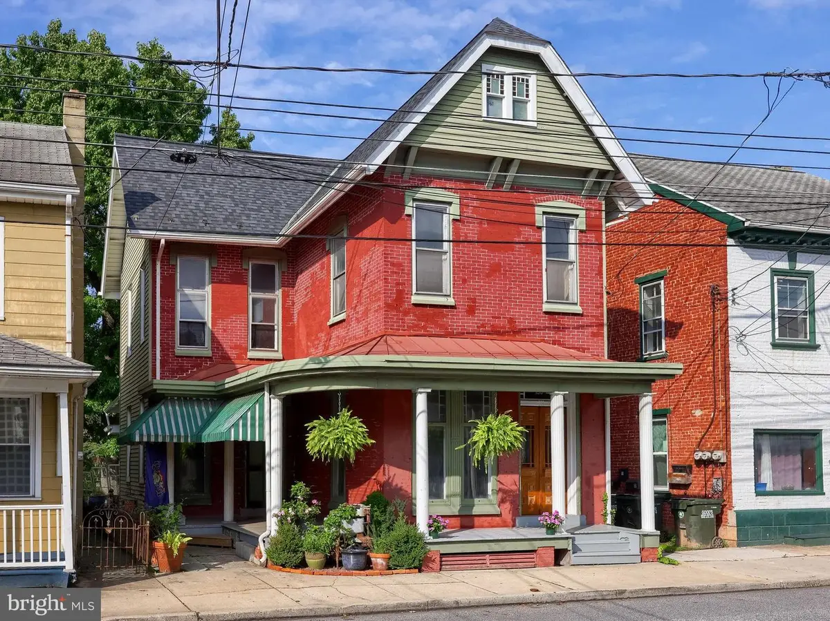 130 S Main St, Manheim, PA 17545 - #1