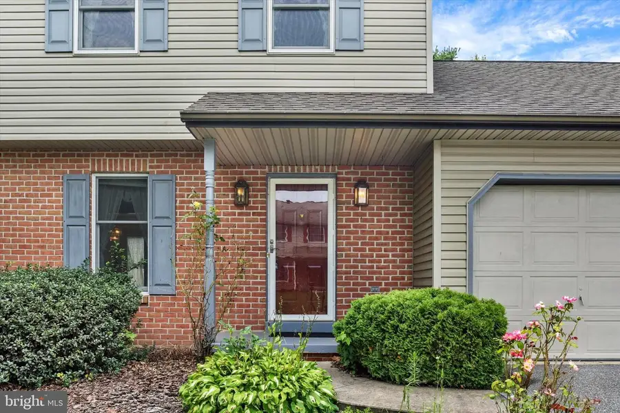 18 Southview Cir, Elizabethtown, PA 17022 - #2