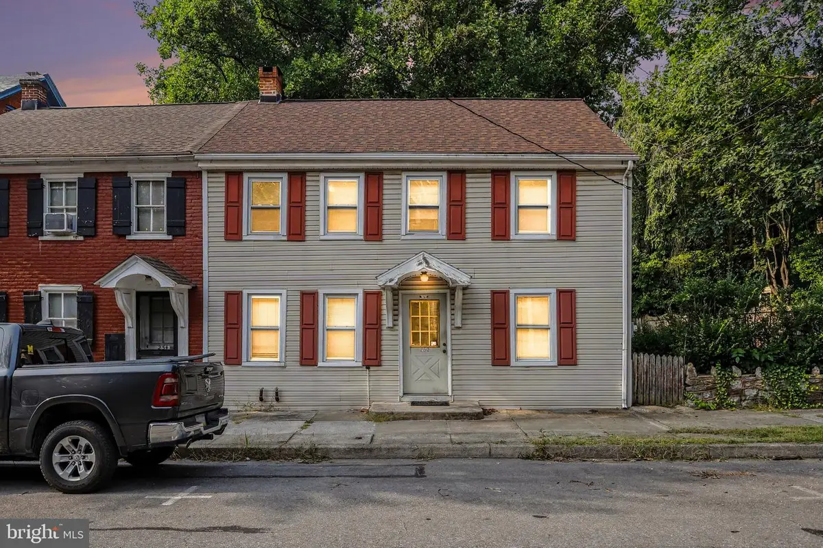252 W Market St, Marietta, PA 17547 - #1