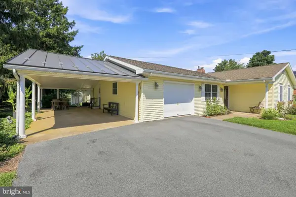 313 Linden St, EAST EARL, PA 17519