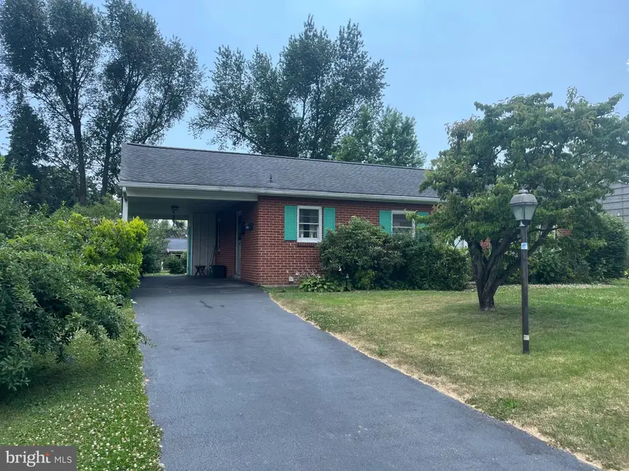 422 Redwood Dr, Lancaster, PA 17603 - #2