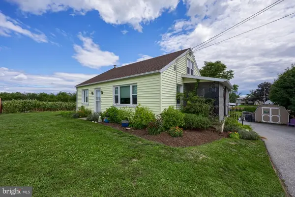 55 Larkspur Ln, ELIZABETHTOWN, PA 17022