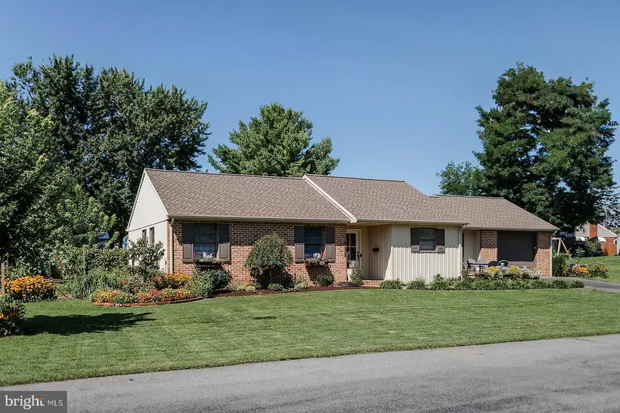 6350 Hollow Dr, East Petersburg, PA 17520 - #3