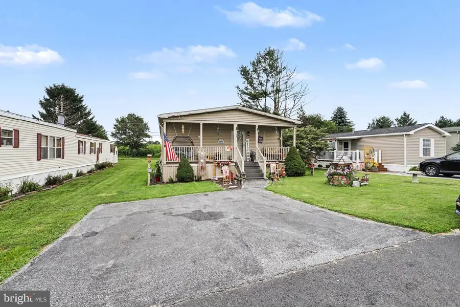 132 Amber Cir, New Holland, PA 17557 - #3