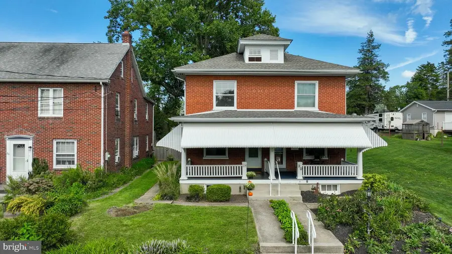 28 E Pine St, Ephrata, PA 17522 - #2