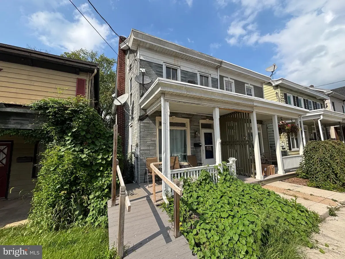 40 N Church St, Ephrata, PA 17522 - #1