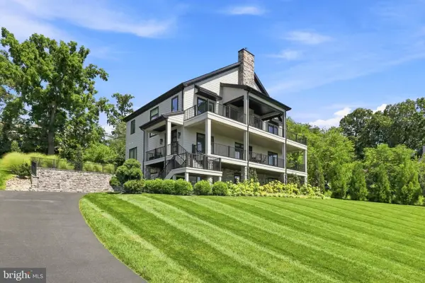 327 E Woods Dr, LITITZ, PA 17543