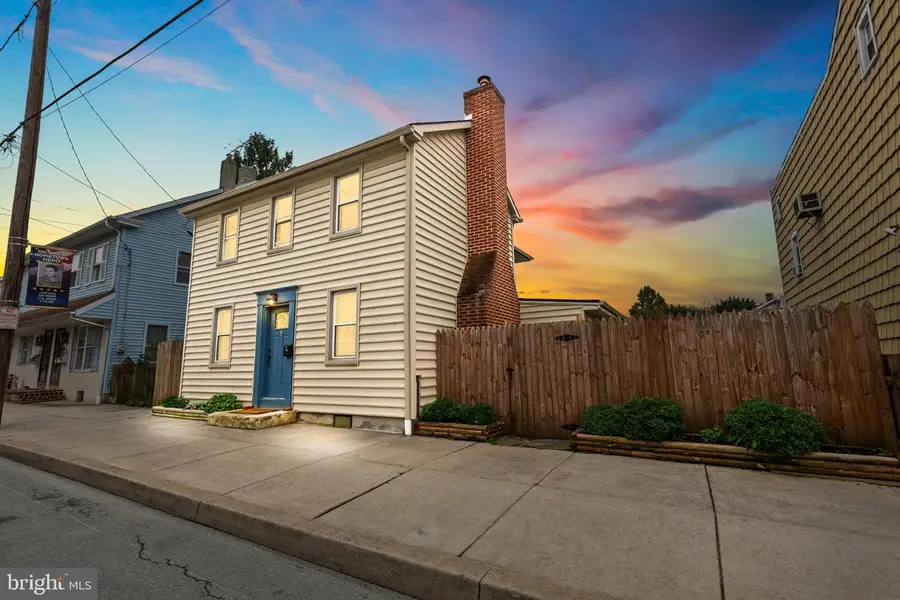 608 Manor St, Columbia, PA 17512 - #2