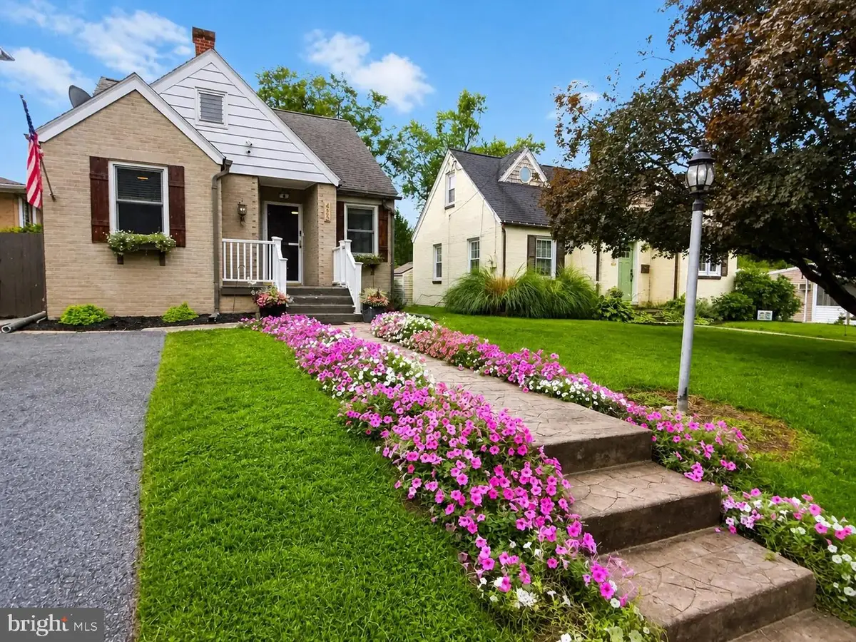 458 E Park St, Elizabethtown, PA 17022 - #1
