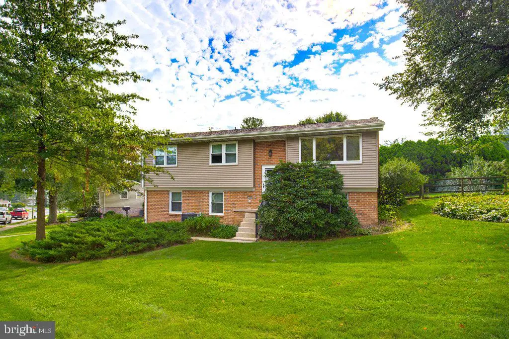 104 Oxford Dr, Lititz, PA 17543 - #1