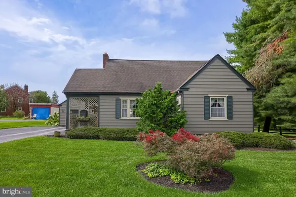 20 School Dr, LEOLA, PA 17540
