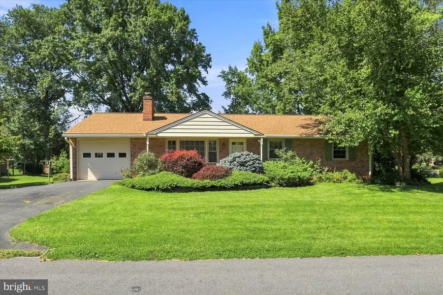 18 Pfautz Ave, Lititz, PA 17543 - #2