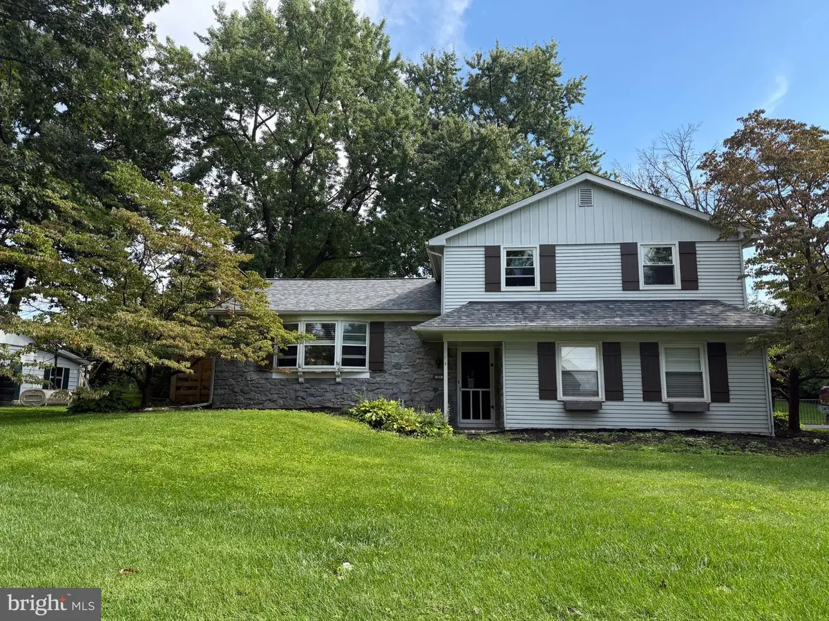 11 Woodland Ave, Lititz, PA 17543 - #1