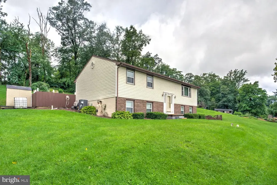 5356 Old Strasburg Rd, Kinzers, PA 17535 - #2