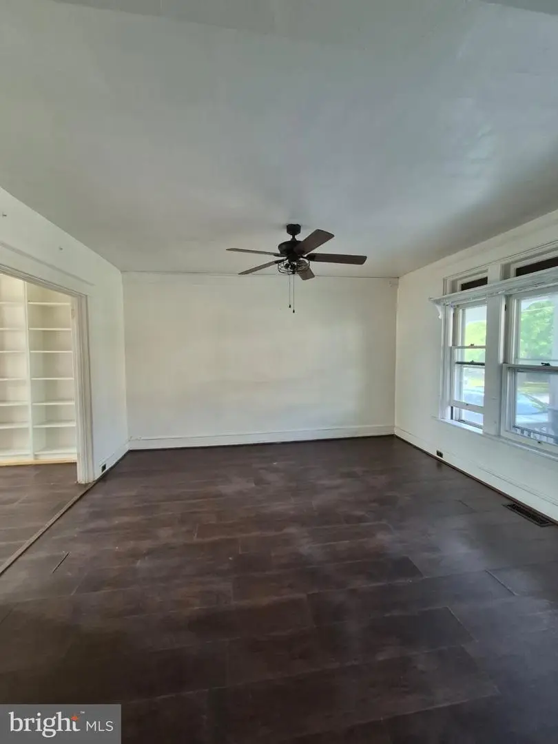 37 E Walnut St, Ephrata, PA 17522 - #3