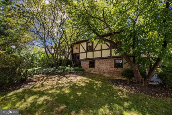 12 Country Side Ln, LEOLA, PA 17540