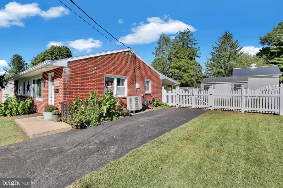 6287 Carpenter St, East Petersburg, PA 17520 - #3