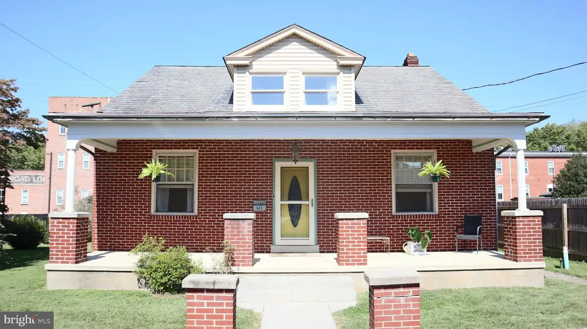 211 Broad St, Landisville, PA 17538 - #1