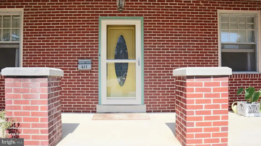 211 Broad St, Landisville, PA 17538 - #2