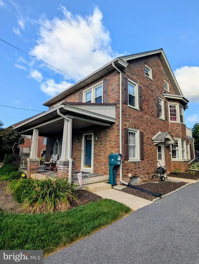 559 E Main St, New Holland, PA 17557 - #2
