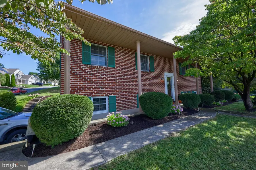 303 Broad St, Akron, PA 17501 - #2