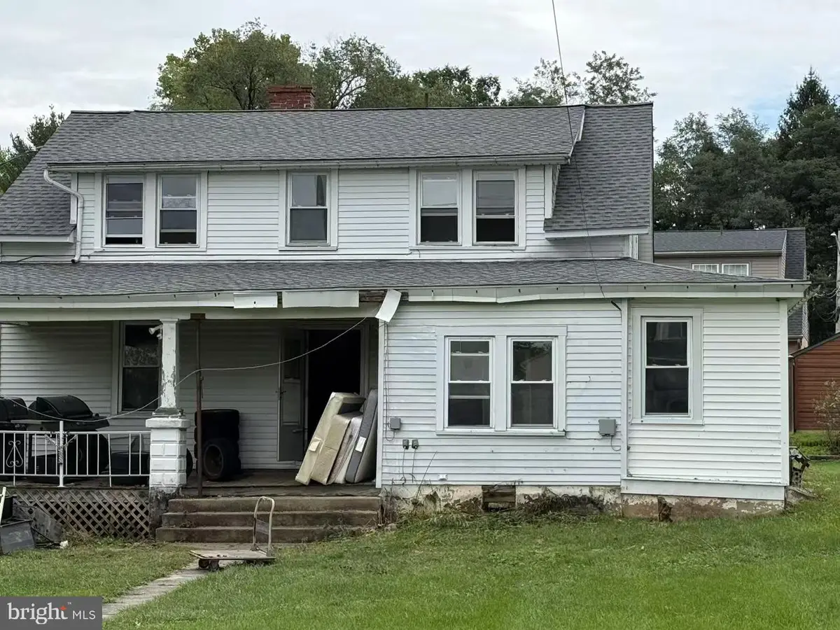 124 E Walnut St, Ephrata, PA 17522 - #1