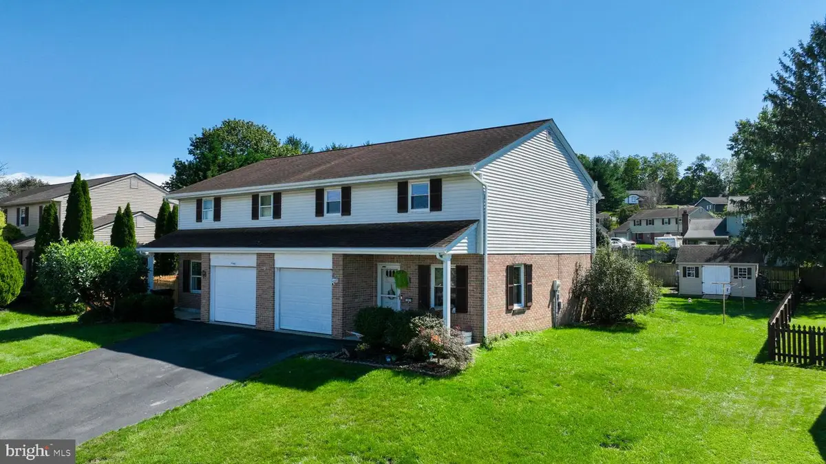 263 Colonial Dr, Akron, PA 17501 - #1