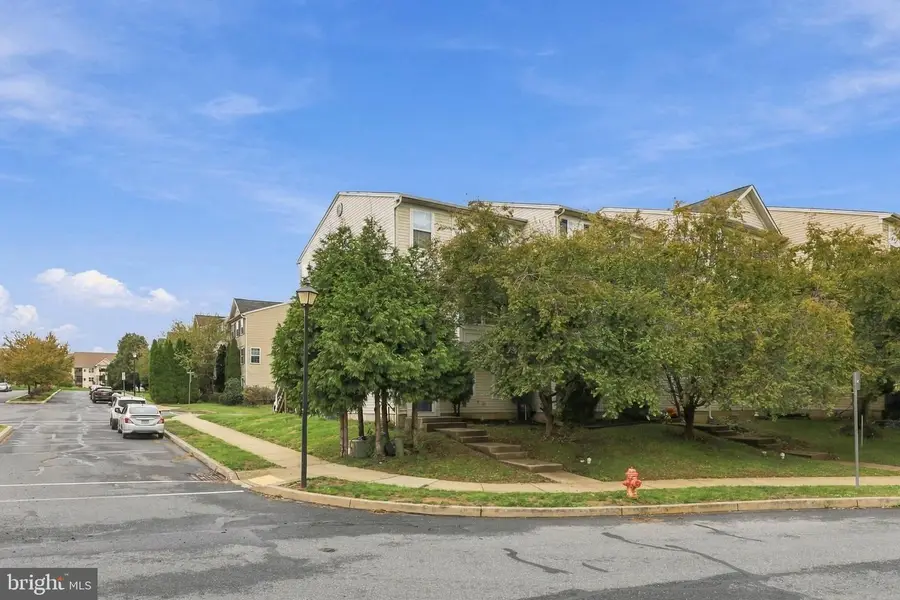 332 Dickens Dr, Lancaster, PA 17603 - #3