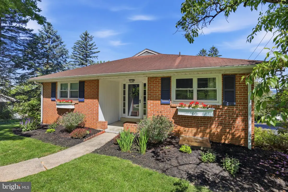 250 N Maple St, Ephrata, PA 17522 - #1