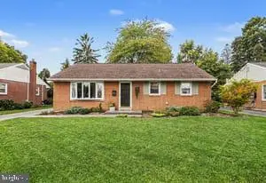 438 N Mount Joy St, Elizabethtown, PA 17022 - #1