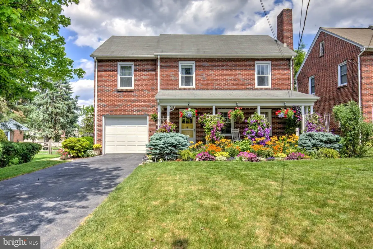 67 N Kinzer Ave, New Holland, PA 17557 - #1